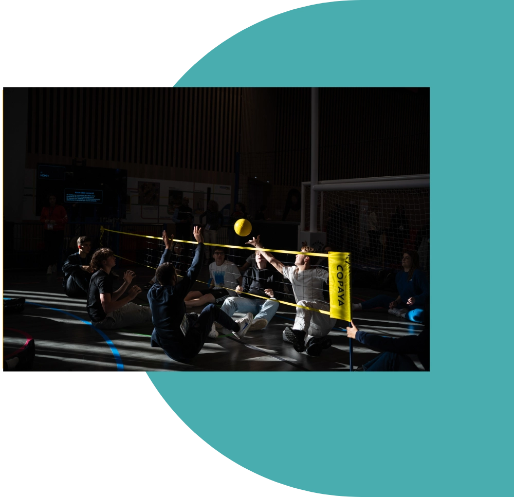 Animation handball assis - Vis ton Sport Salon des Sports 2023 sur fond arrondi vert d'eau